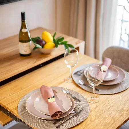 Maison Elia, Boutique 1 Min & Old Town Ac Apartment Menton